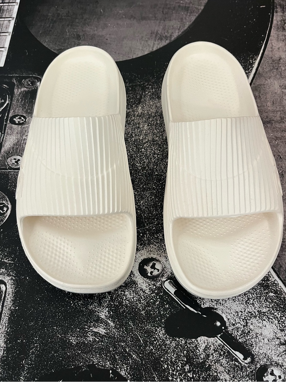 NEW Reebok Slides - Picture 9 of 13